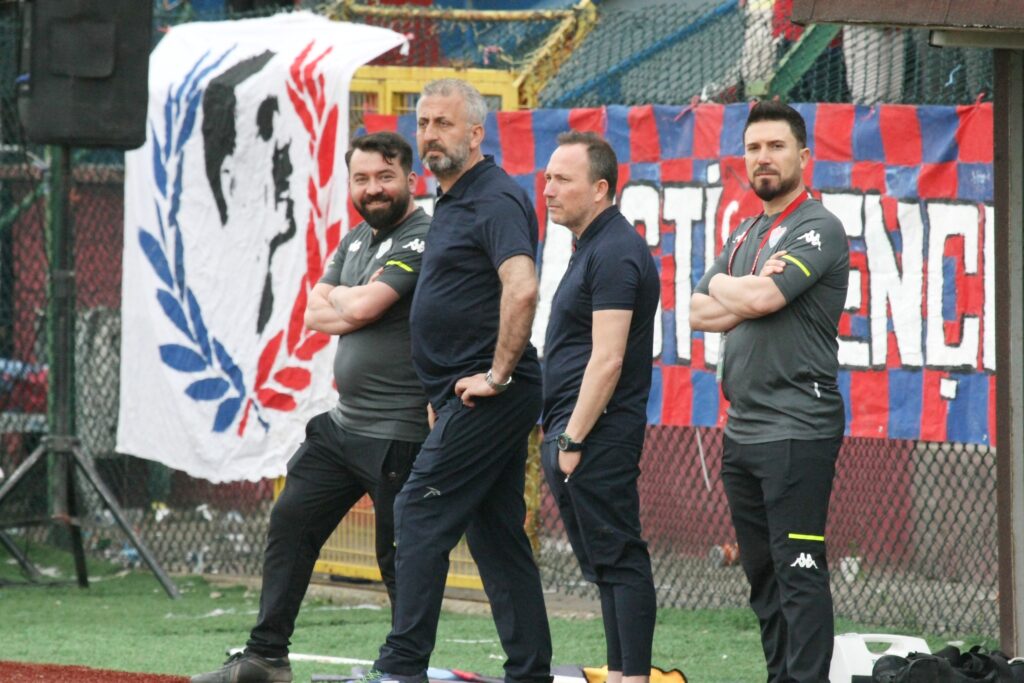 DENEYİMLİ ANTRENÖR PAŞA’NIN RAKİBİ İLE ANLAŞTI