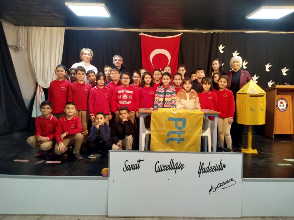 KARTLAR PTT’DEN, YENİ YIL TEBRİĞİ ÖĞRENCİLERDEN