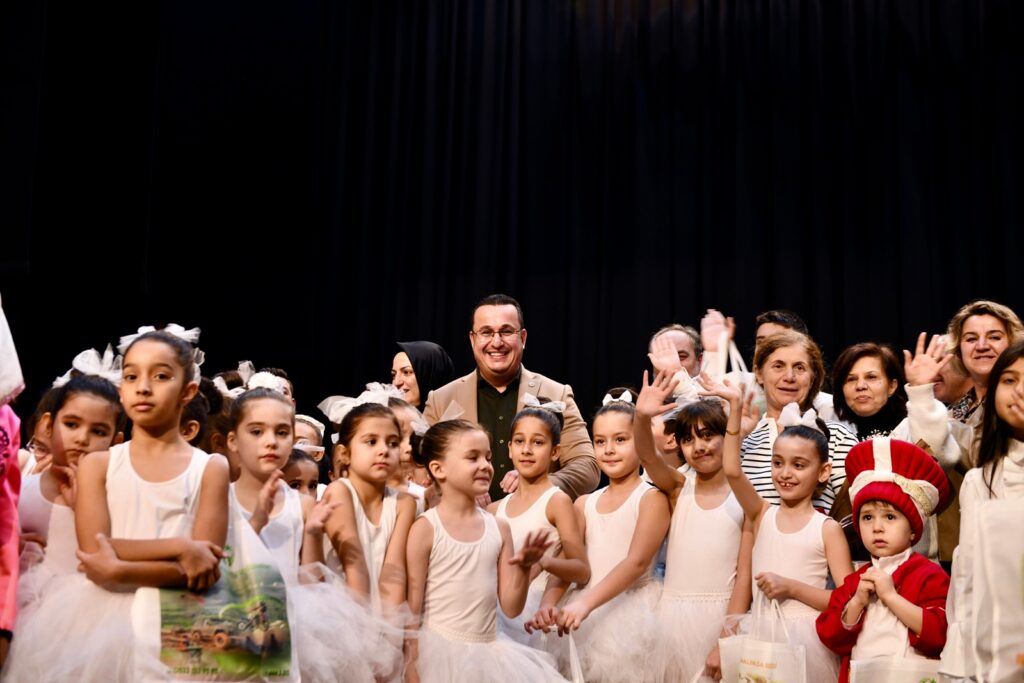 KURSİYERLERDEN SANAT ŞÖLENİ