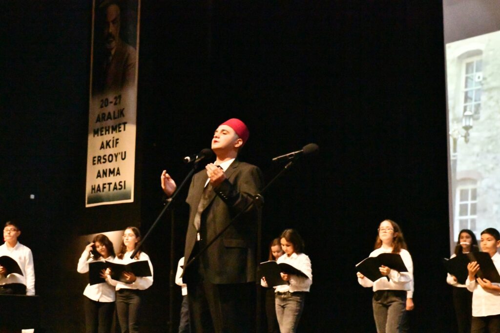 ‘MİLLİ ŞAİR’ ANILDI