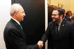 CHP’Lİ KURU’DAN ZEHİR ZEMBEREK İSTİFA