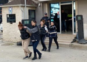 POLİSTEN UYUŞTURUCU TACİRLERİNE SUÇÜSTÜ