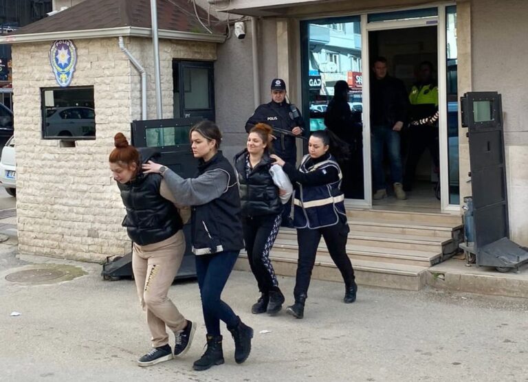 POLİSTEN UYUŞTURUCU TACİRLERİNE SUÇÜSTÜ