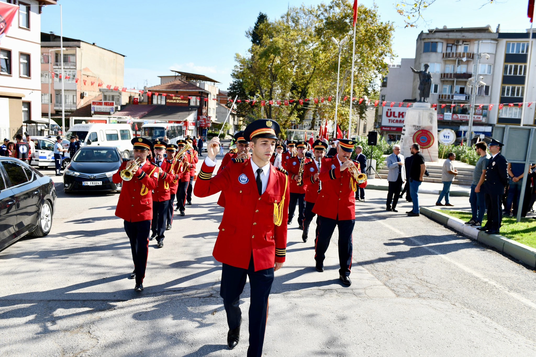 BANDO VE ORKESTRA, MÜZİK ZİYAFETİ SUNACAK