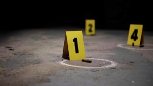 HUSUMETLİLERİN KAVGASINDA KAN AKTI