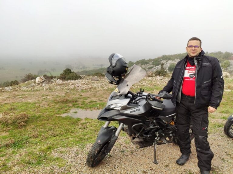 KAZADA ÖLEN MOTOSİKLETLİ TOPRAĞA VERİLDİ