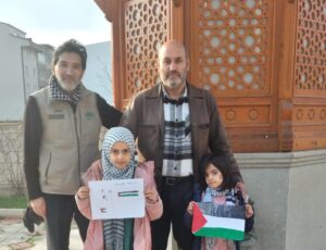 KURABİYE SATARAK GAZZE’YE DESTEK OLDULAR