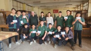 ÖĞRENCİLERE BURS, OKULA MAKİNE