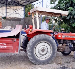 PARK HALİNDEKİ TRAKTÖR ÇALINDI