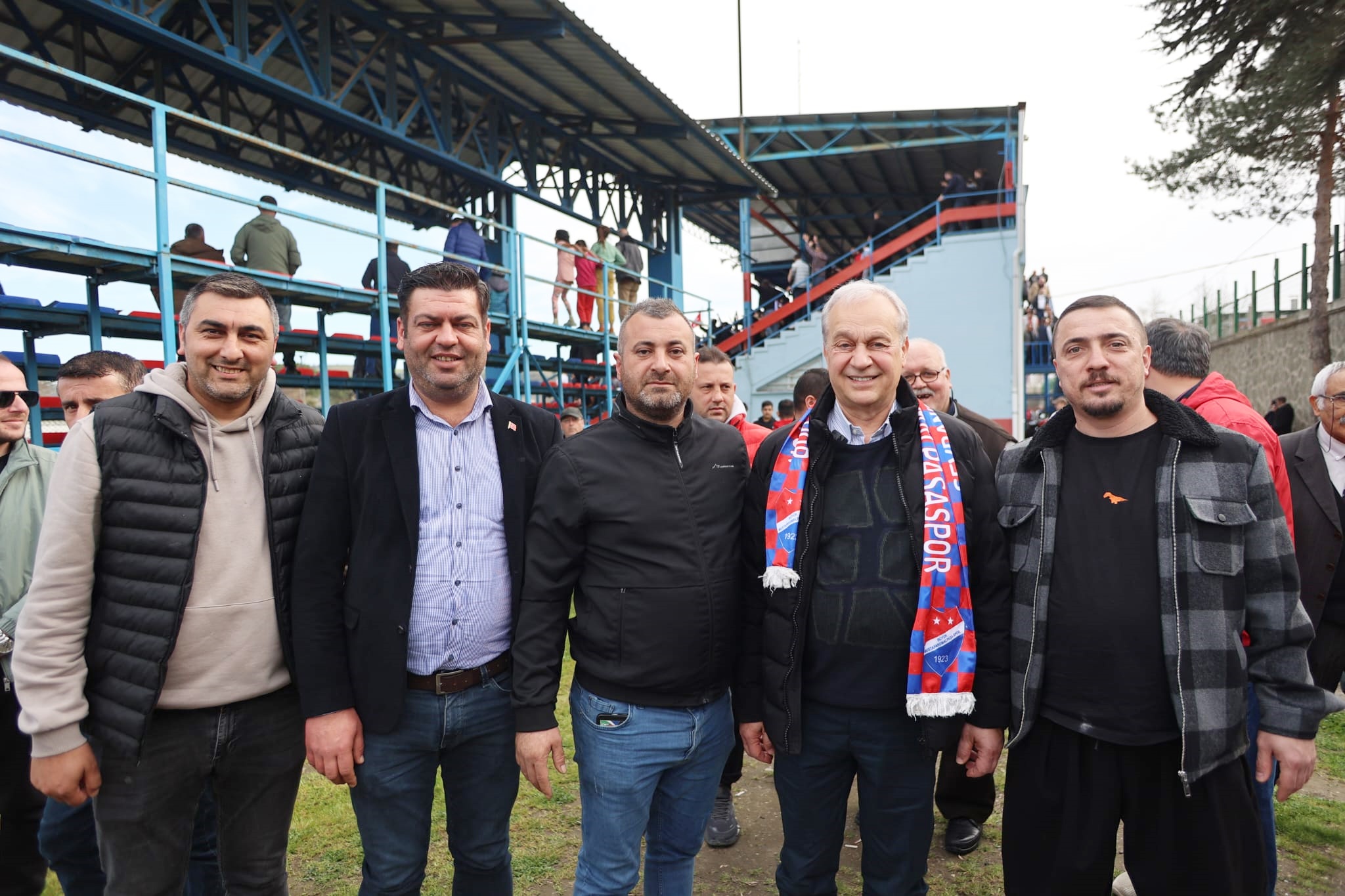 ERDEM’DEN KIRMIZI ŞİMŞEKLERE DESTEK SÖZÜ