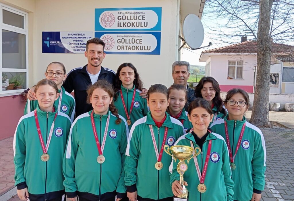 GÜLLÜCE’NİN KIZLARI BURSA ŞAMPİYONU