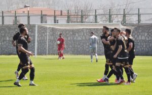 KIRMIZI ŞİMŞEKLERDEN DİKKAT ÇEKİCİ PERFORMANS