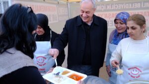 ‘ERDEMLİ BELEDİYECİLİK’ İÇİN KADINLARDAN İMECE USULÜ İFTAR