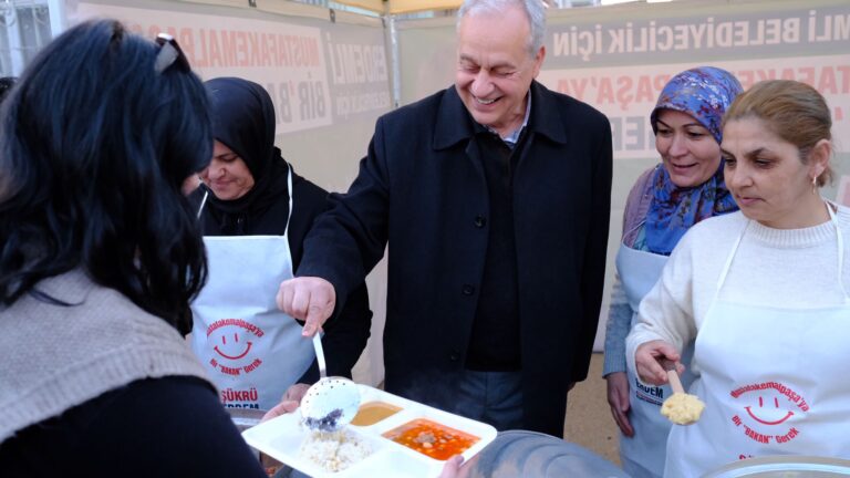 ‘ERDEMLİ BELEDİYECİLİK’ İÇİN KADINLARDAN İMECE USULÜ İFTAR