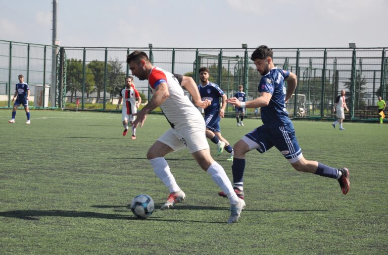 AMATÖRDE DOLUDİZGİN KAPIŞMA