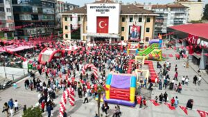 MEYDANDA ‘ÇOCUK ŞENLİĞİ’ COŞKUSU