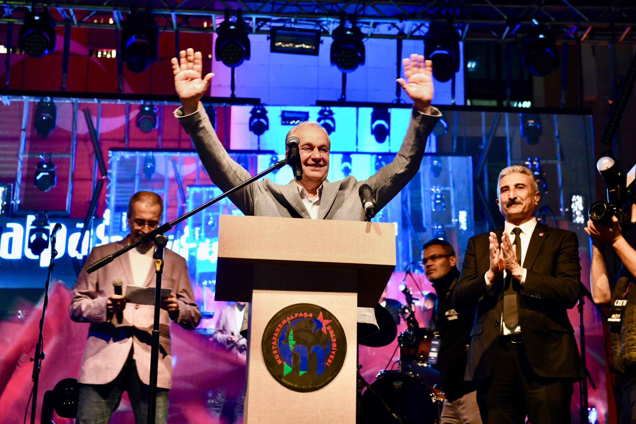 MEYDANDA ‘ERDEM’ COŞKUSU