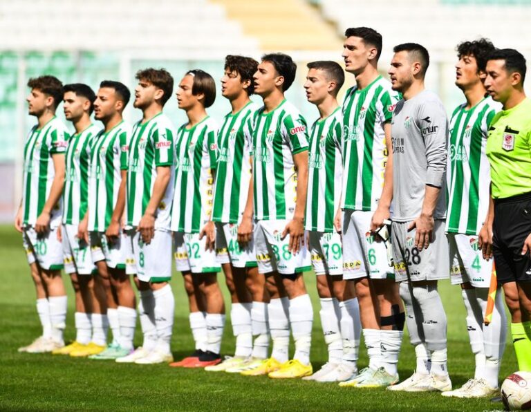 ŞAMPİYON BURSASPOR 3. LİGE DÜŞTÜ