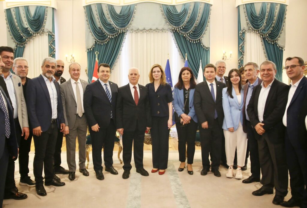 ‘BURSA GÜLÜMSEYECEK’