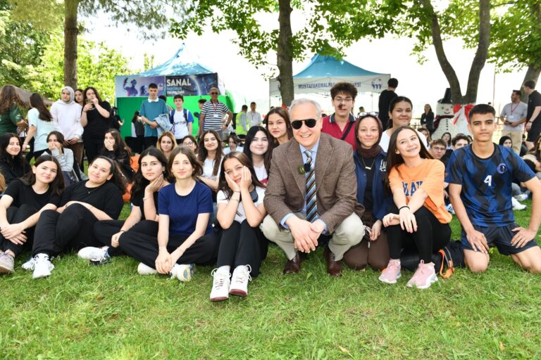 GENÇLİK ŞÖLENDE BULUŞTU