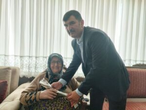 MUHTAR, ANNELERİN GÖNLÜNÜ ALDI