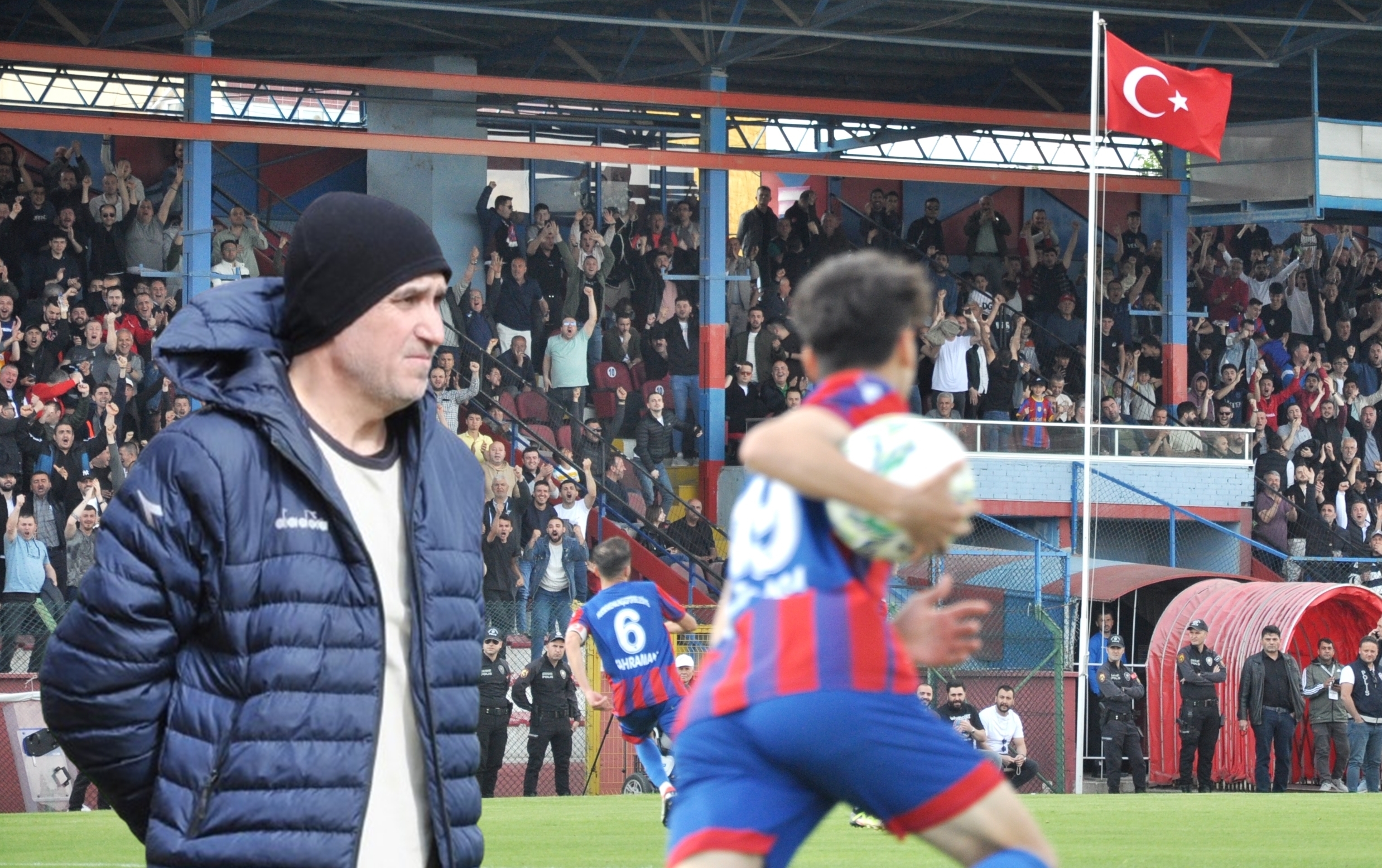 PAŞA’YI ‘YERLİ İMPARATOR’ ATEŞLEDİ