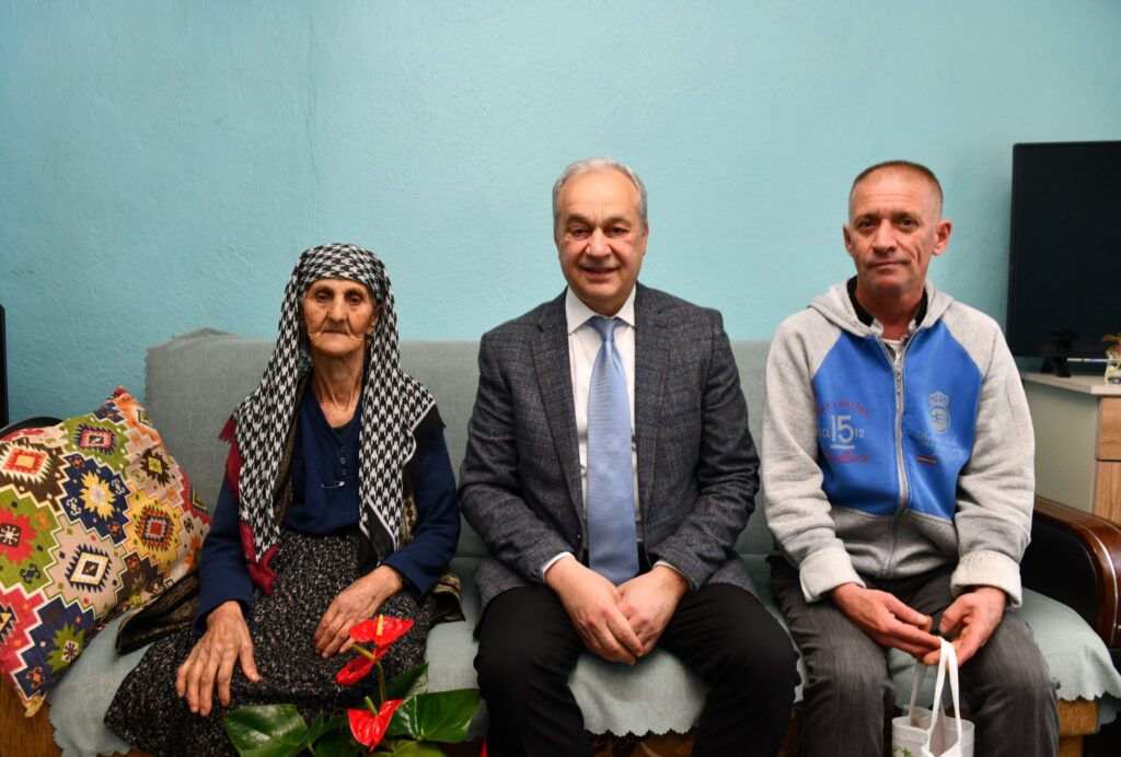 ŞEHİT ANNESİNE DUYGULANDIRAN ZİYARET