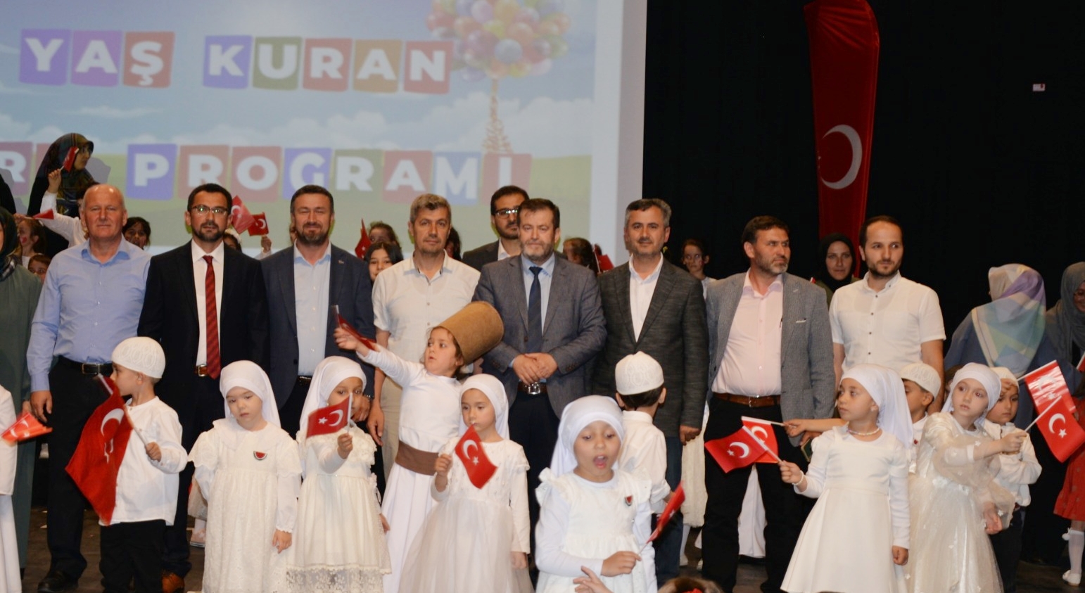 ‘KUR’AN BÜLBÜLLERİ’NİN MEZUNİYET SEVİNCİ