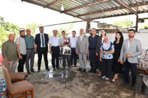 ŞEHİT BABASINA ANLAMLI ZİYARET