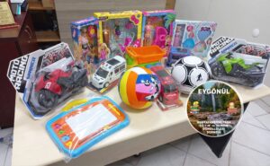 EYGÖNÜL ÇOCUKLARIN YÜZÜNÜ GÜLDÜRDÜ