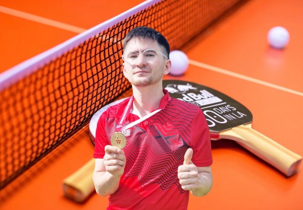 ÖZEL SPORCUDAN MASA TENİSİ ŞAMPİYONLUĞU