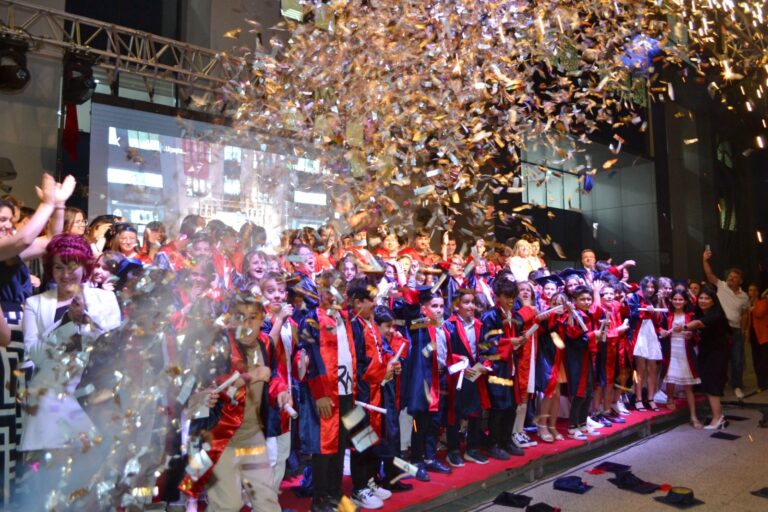 SINAV KOLEJİ’NDE MEZUNİYET COŞKUSU