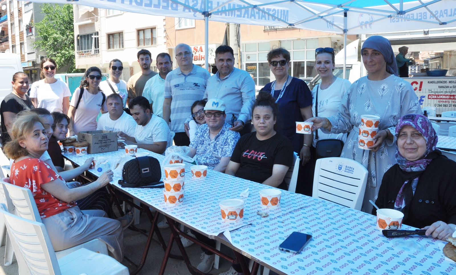 AŞURE KAZANLARI OTİZM DERNEĞİ’NDE PİŞTİ