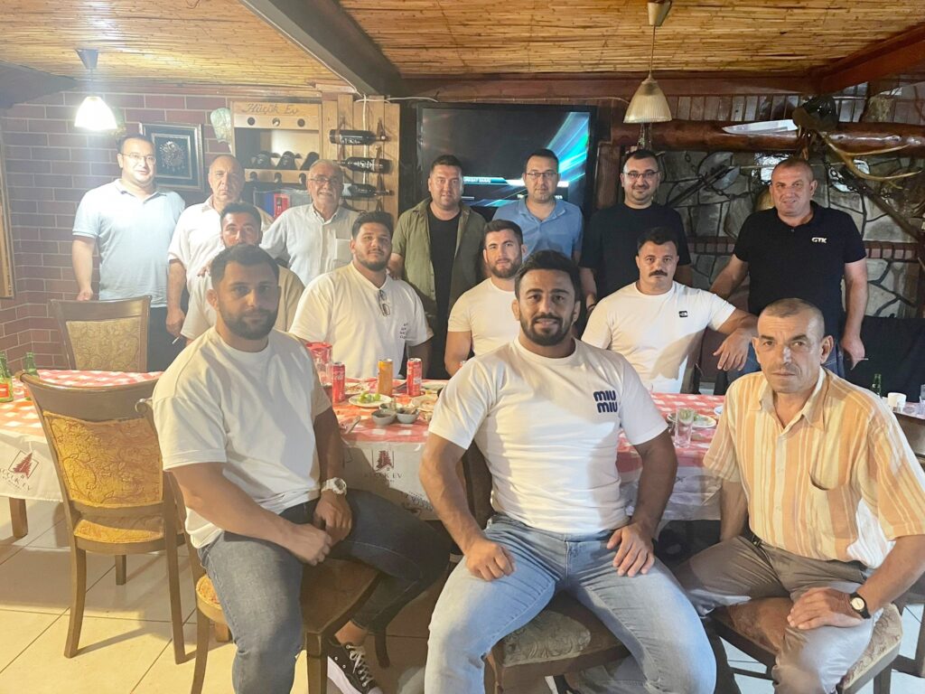 BURSALI PEHLİVANLARA ‘KABULBABA’ JESTİ