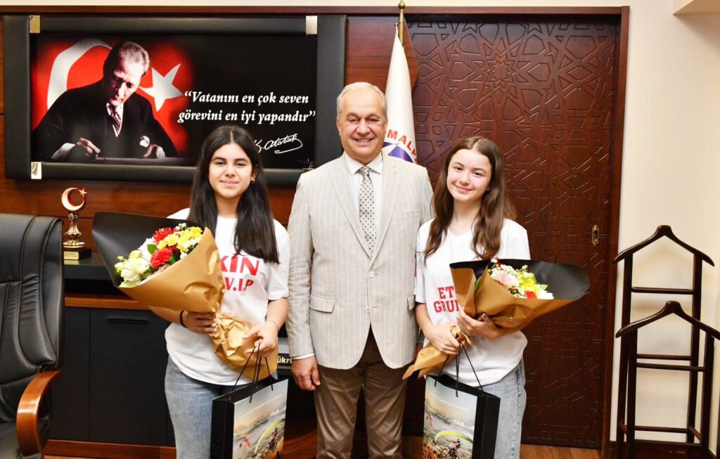 LGS ŞAMPİYONLARINA KUTLAMA