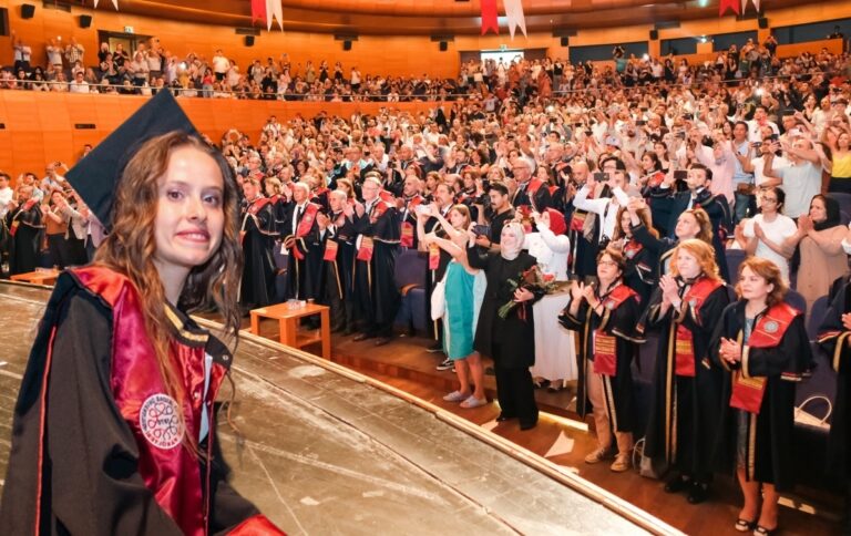 TIP FAKÜLTESİ BİRİNCİSİ MUSTAFAKEMALPAŞA’DAN