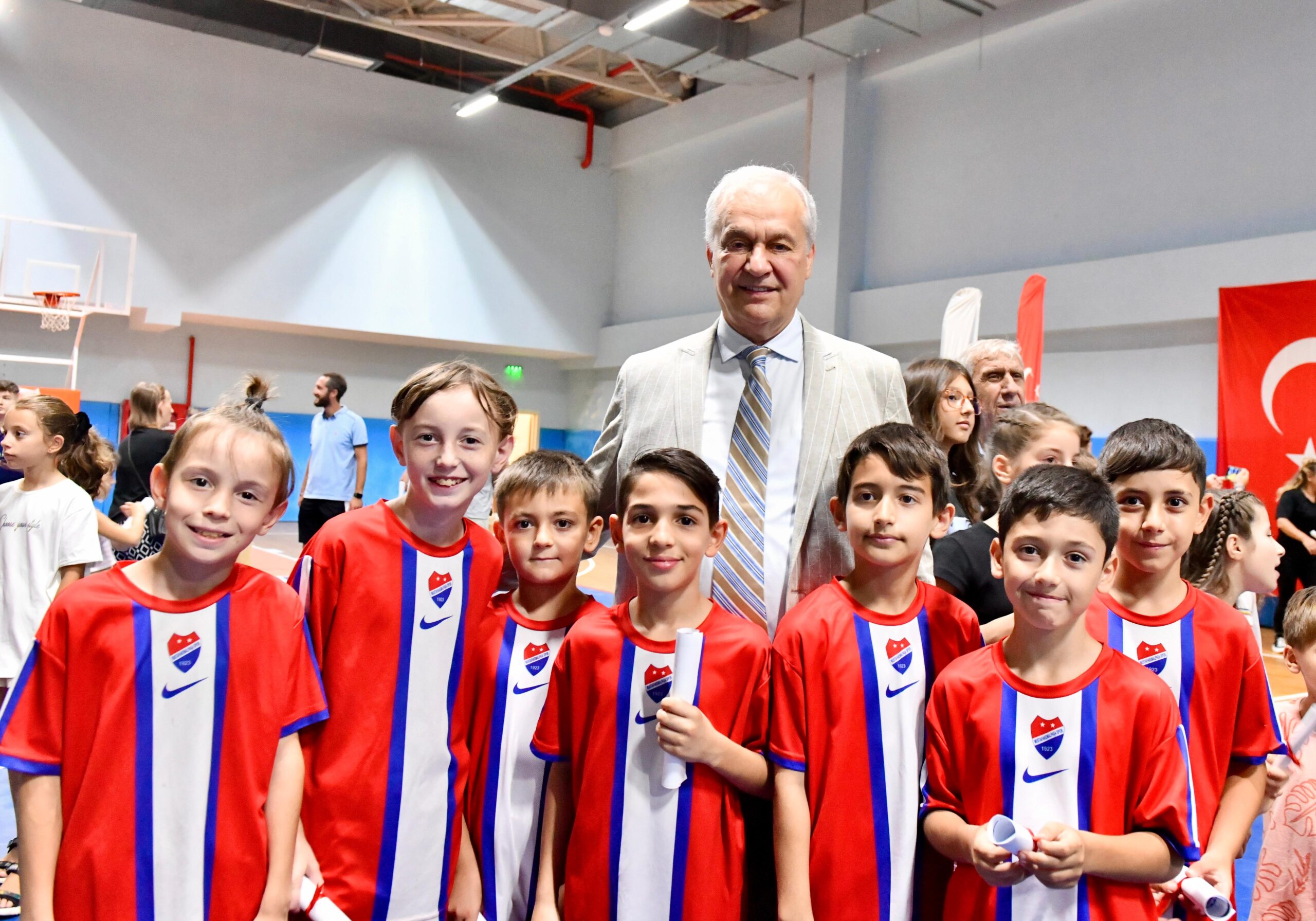 GENÇ SPORCULARA SERTİFİKA