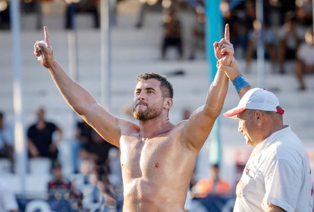 GÜREŞİ BIRAKTIĞI YERDE BAŞPEHLİVAN OLDU