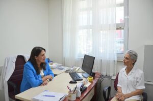 PARKİNSON HASTASI BEYİN PİLİ İLE ŞİFA BULDU