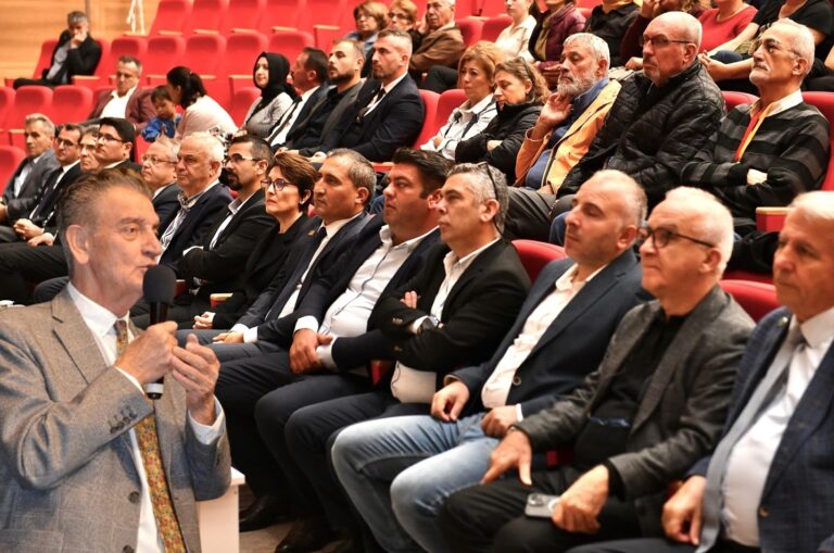 BOZKURT ‘YENİDEN ATATÜRK CUMHURİYETİ’Nİ ANLATTI