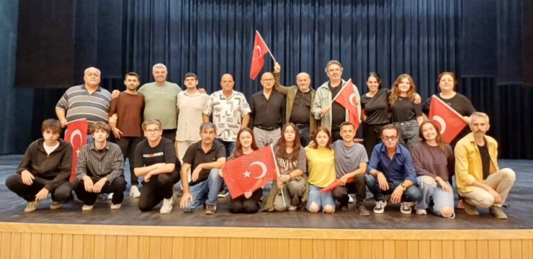 ‘YOL GEÇEN KARAKOLU’ SEYİRCİ İLE BULUŞUYOR