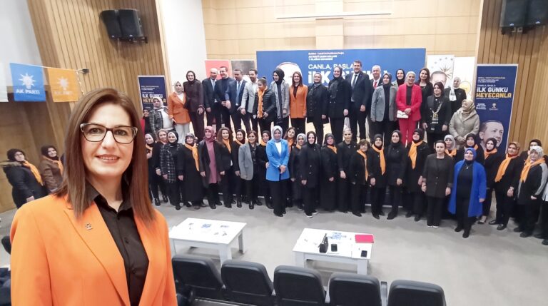 AK KADINLAR’DA ‘MELEK KARAİBİK’ DÖNEMİ