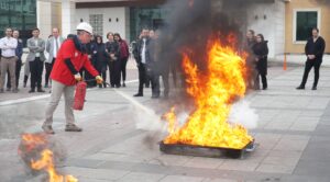 BELEDİYEDEN YANGIN TATBİKATI