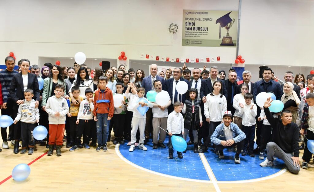 ENGELLİ ÖĞRENCİLER, GÖNÜLLERE DOKUNDU