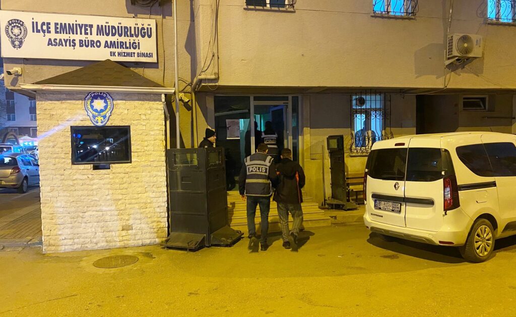 EVDEN HIRSIZLIK OLAYININ ŞÜPHELİLERİ YAKALANDI