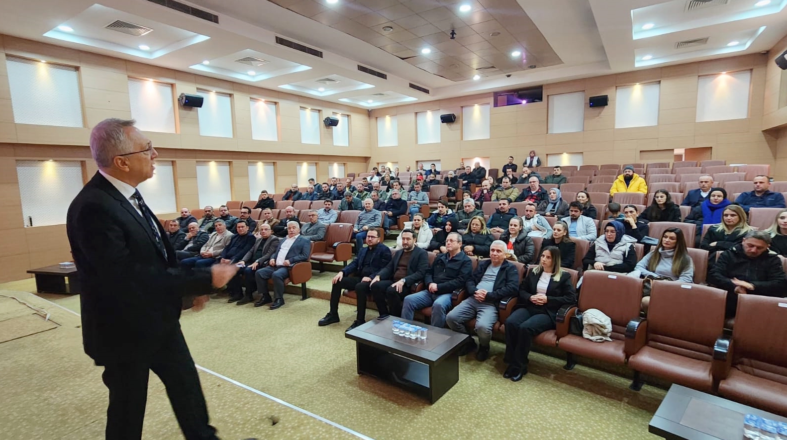 İŞ DÜNYASINA ‘ETKİLİ KONUŞMA VE İMAJ’ EĞİTİMİ