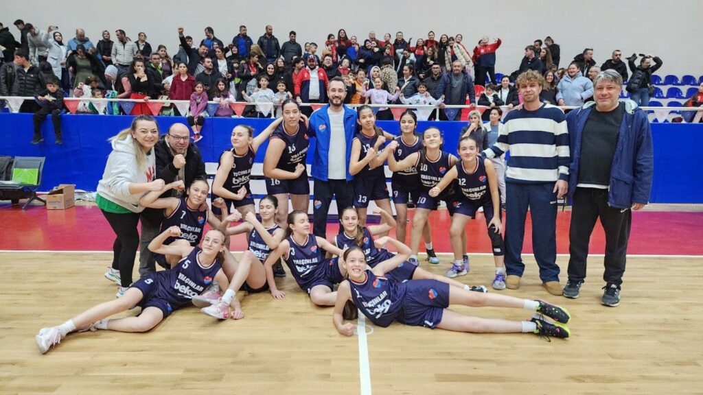 PAŞA’NIN KIZLARI FİNALE YÜKSELDİ