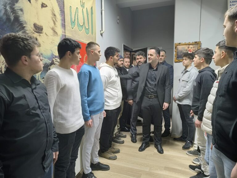 ÜLKÜ OCAKLARI BAŞKANI GENÇLERLE BULUŞTU