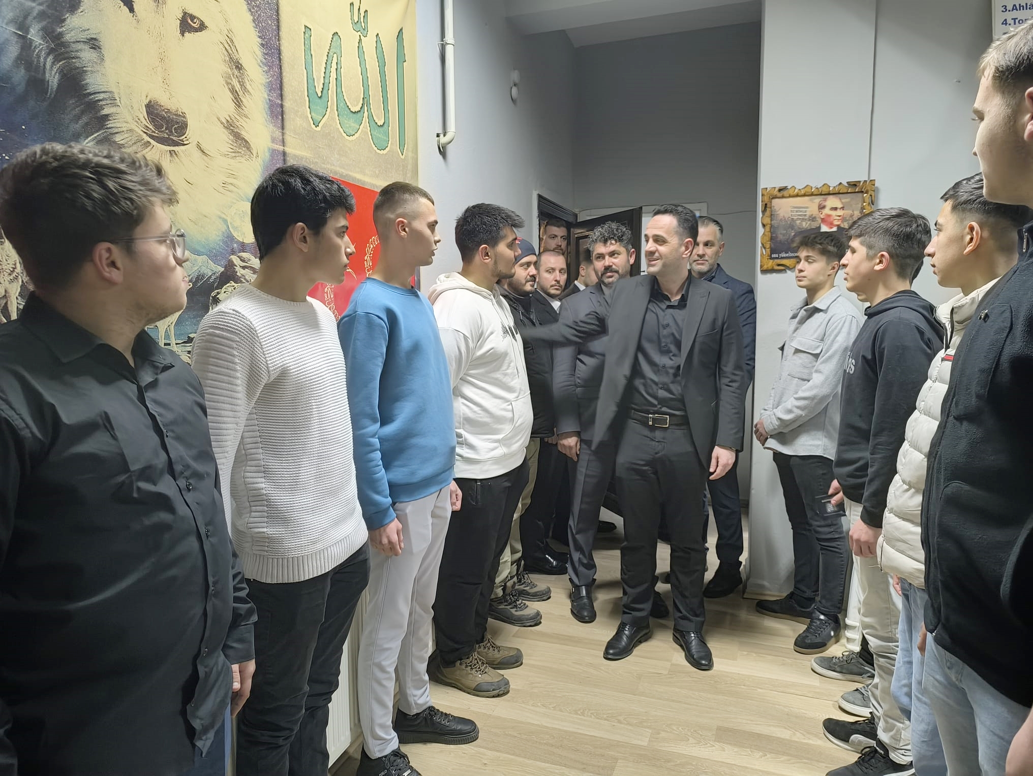 ÜLKÜ OCAKLARI BAŞKANI GENÇLERLE BULUŞTU