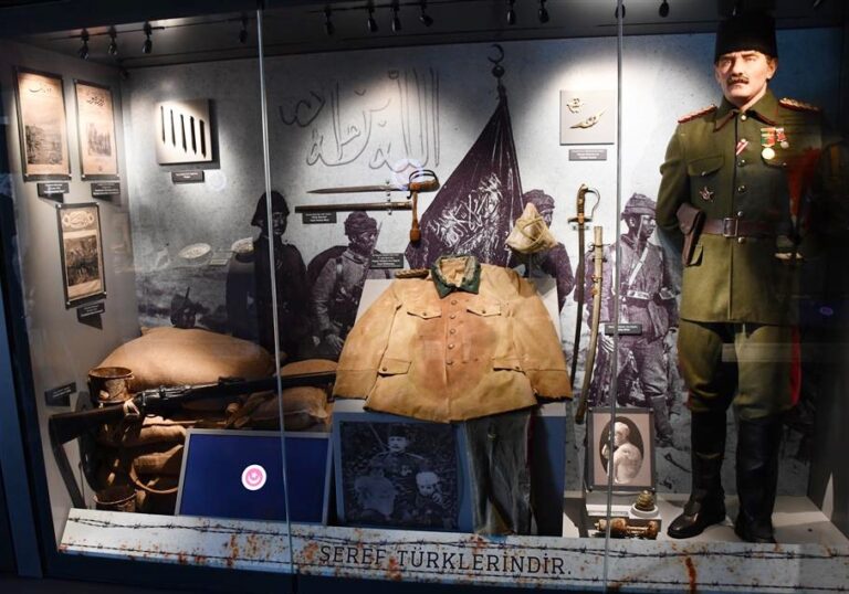 ÇANAKKALE MÜZESİ ZİYARETÇİLERİNİ BEKLİYOR